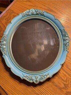 Decorative Vintage-Style Round Wall Mirror in Turquoise 🌼